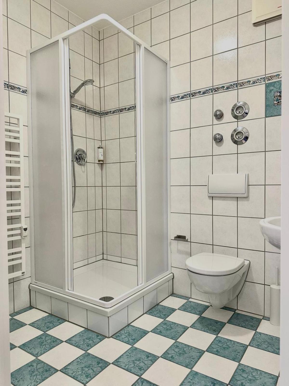 Raha Apartments - Modernes Studio-Apartment - Hbf - Gratis Parkplatz エアフルト エクステリア 写真