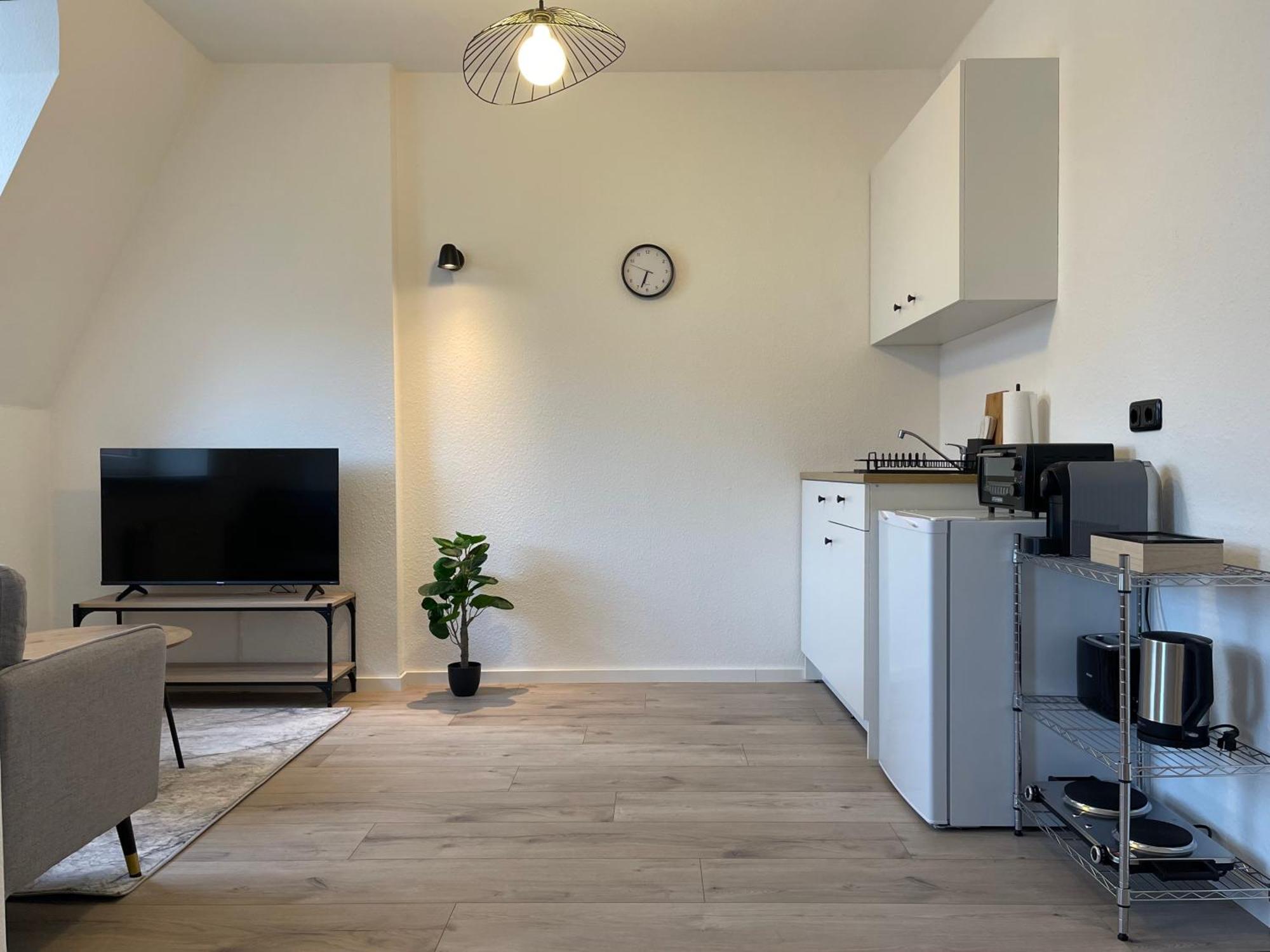 Raha Apartments - Modernes Studio-Apartment - Hbf - Gratis Parkplatz エアフルト エクステリア 写真