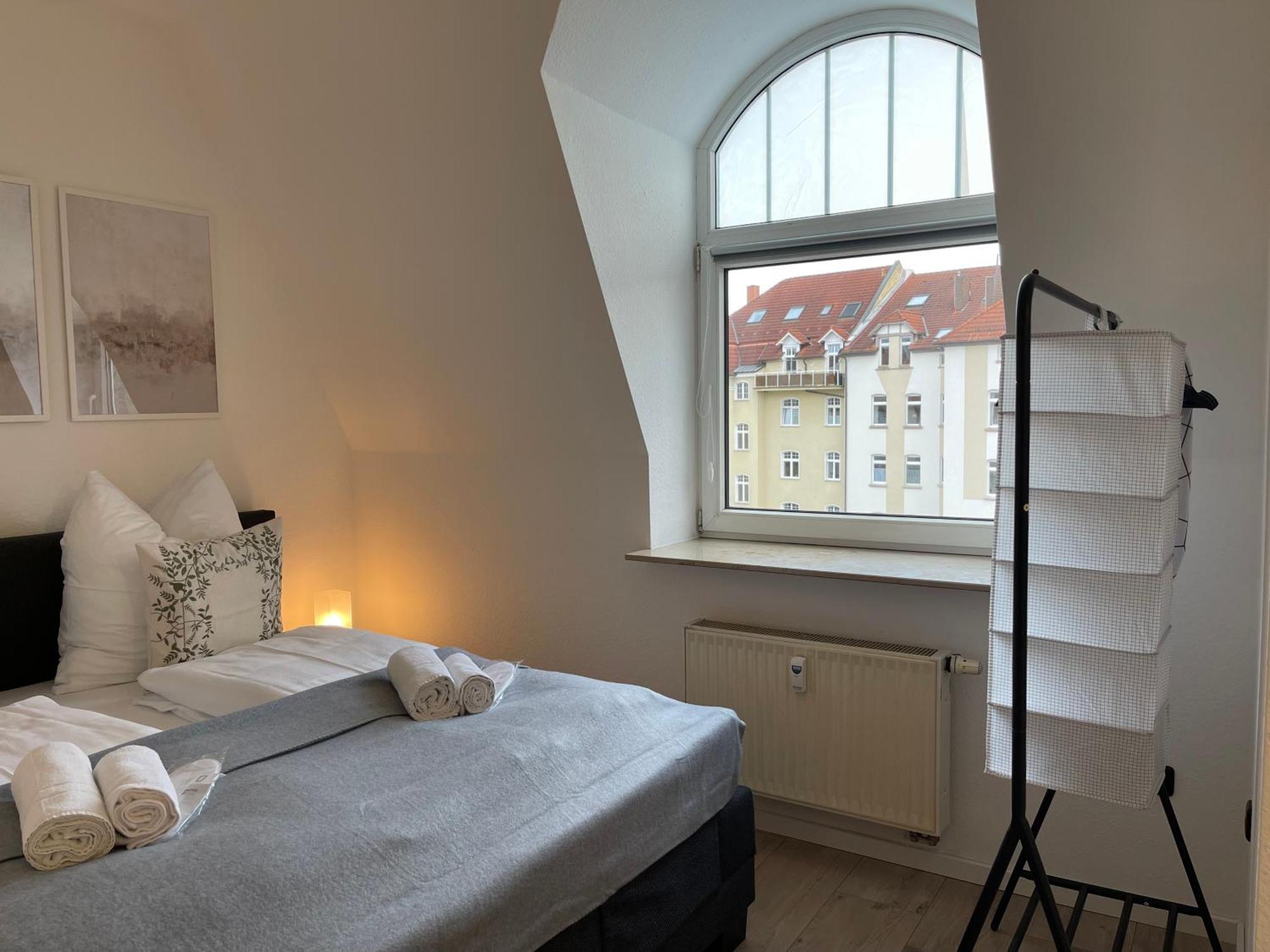 Raha Apartments - Modernes Studio-Apartment - Hbf - Gratis Parkplatz エアフルト エクステリア 写真