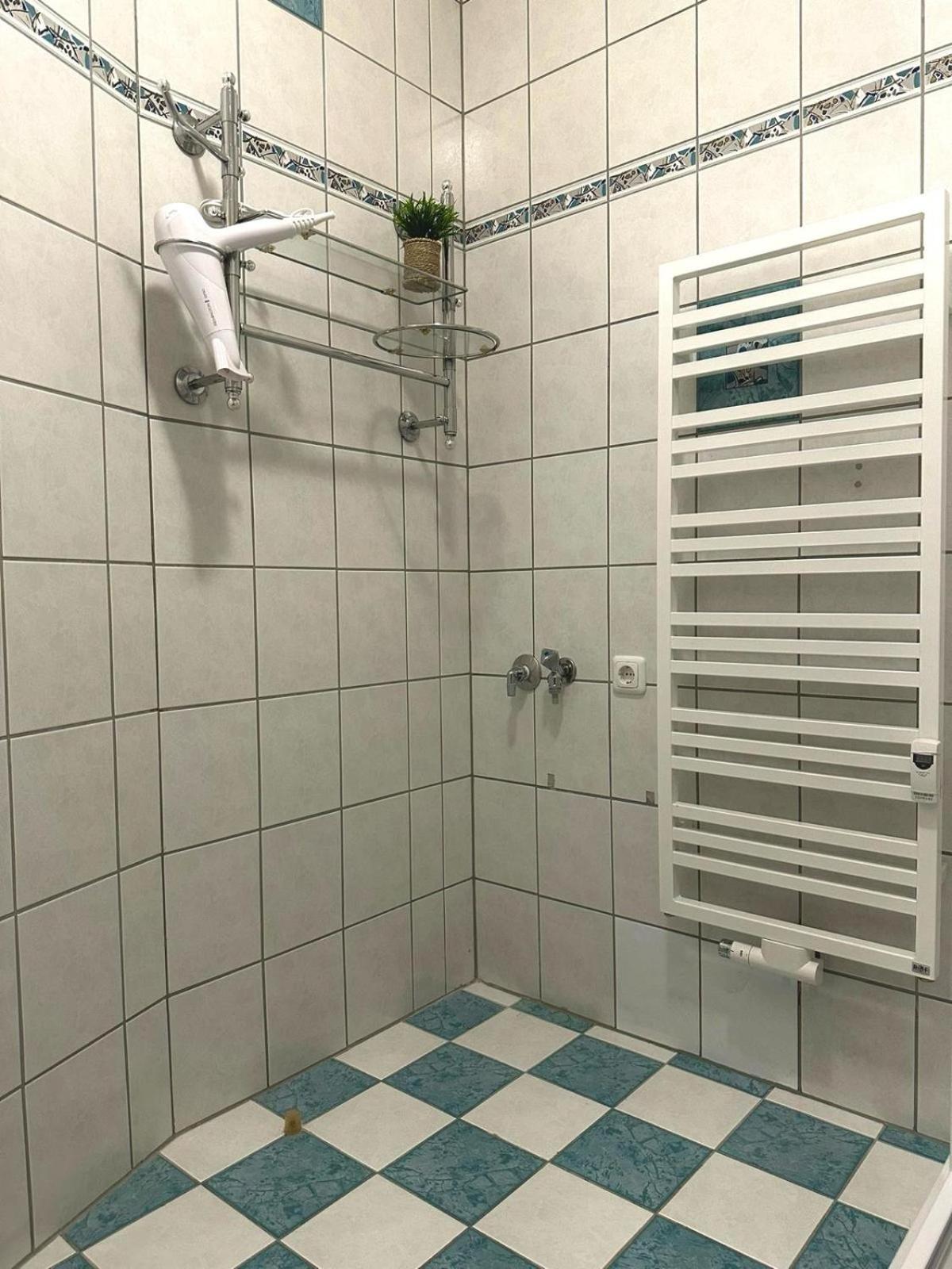 Raha Apartments - Modernes Studio-Apartment - Hbf - Gratis Parkplatz エアフルト エクステリア 写真