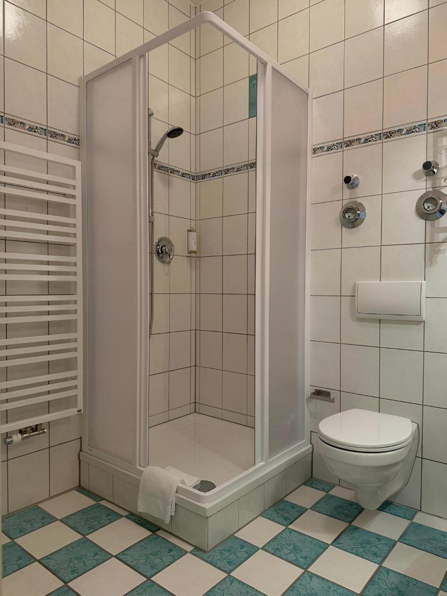 Raha Apartments - Modernes Studio-Apartment - Hbf - Gratis Parkplatz エアフルト エクステリア 写真