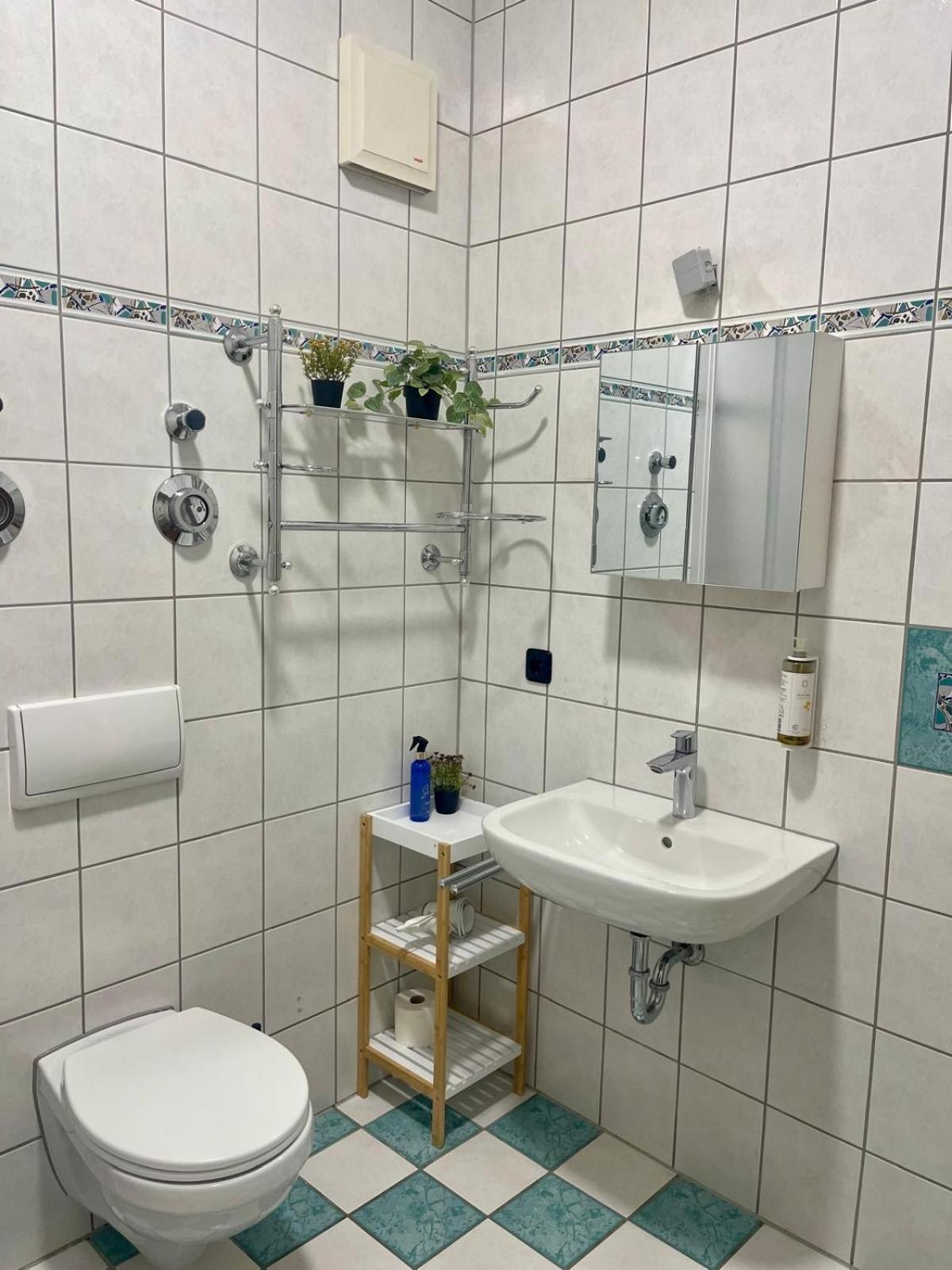 Raha Apartments - Modernes Studio-Apartment - Hbf - Gratis Parkplatz エアフルト エクステリア 写真