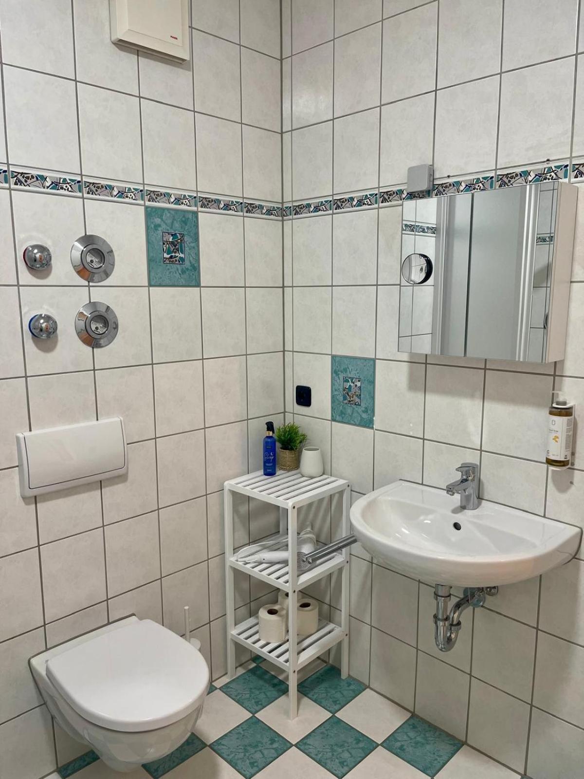 Raha Apartments - Modernes Studio-Apartment - Hbf - Gratis Parkplatz エアフルト エクステリア 写真
