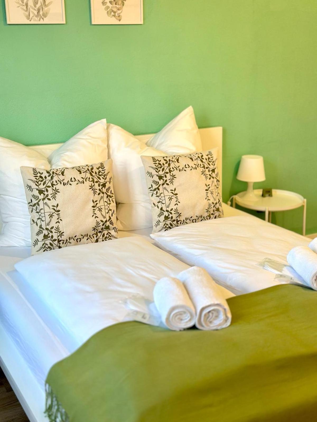 Raha Apartments - Modernes Studio-Apartment - Hbf - Gratis Parkplatz エアフルト エクステリア 写真