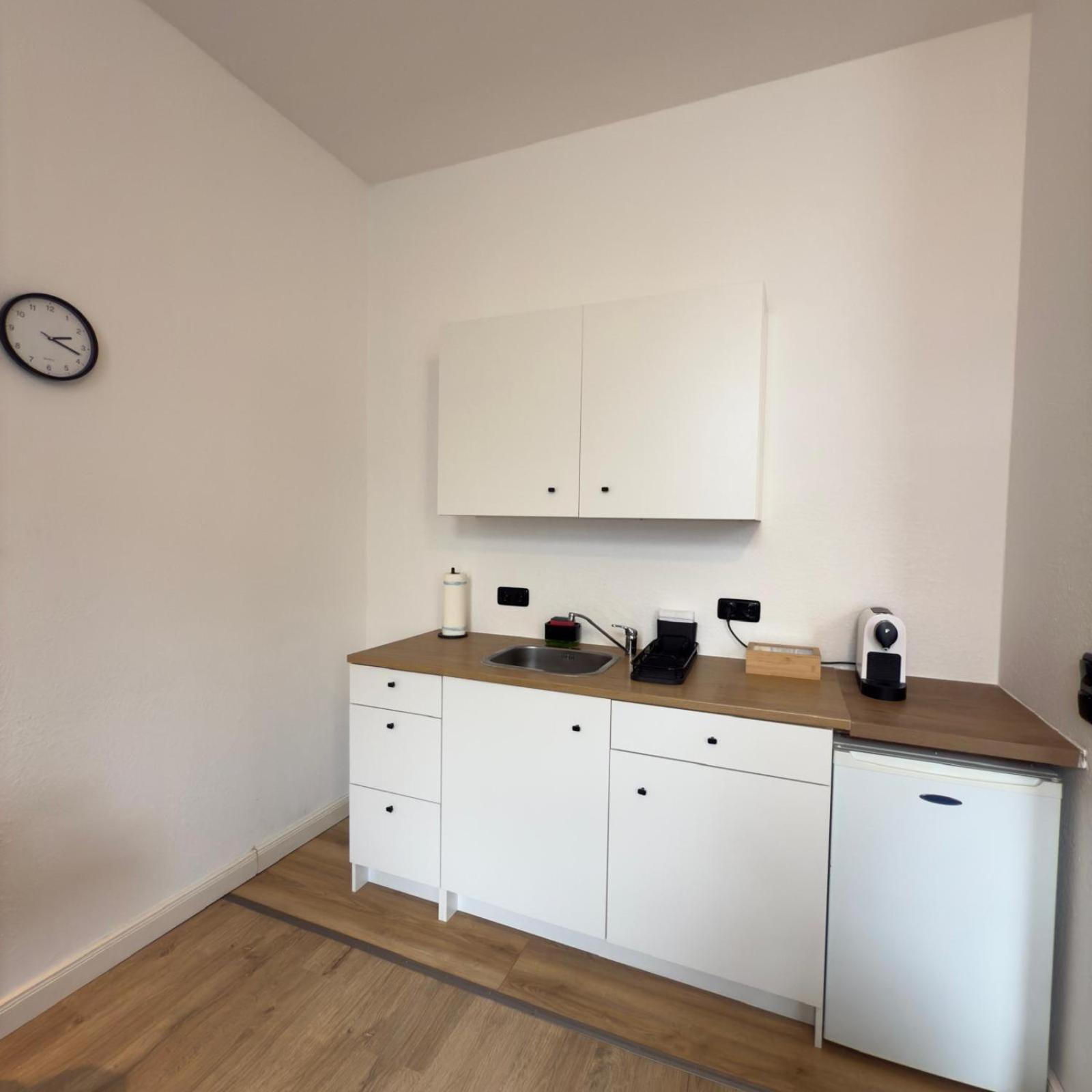 Raha Apartments - Modernes Studio-Apartment - Hbf - Gratis Parkplatz エアフルト エクステリア 写真