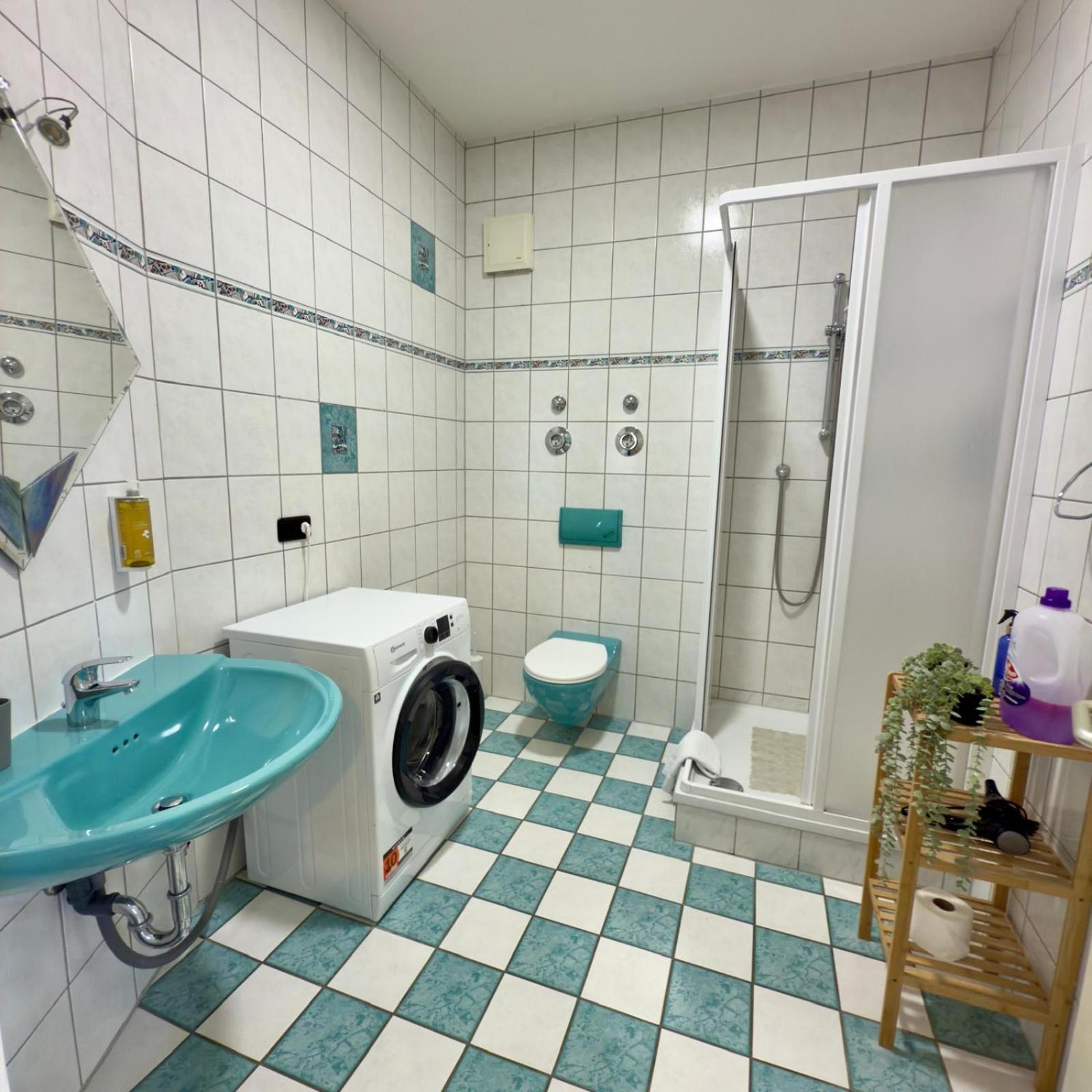 Raha Apartments - Modernes Studio-Apartment - Hbf - Gratis Parkplatz エアフルト エクステリア 写真